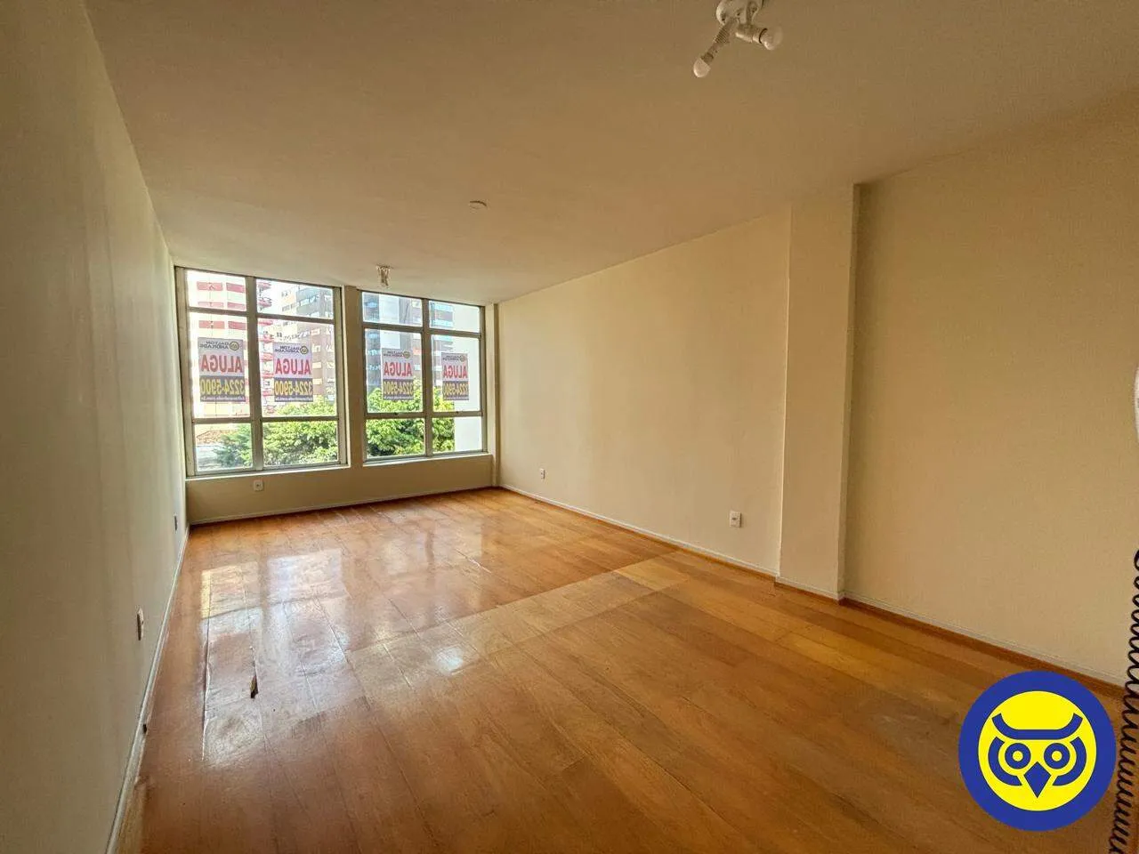 Apartment on the 6th floor with wood or laminate floors