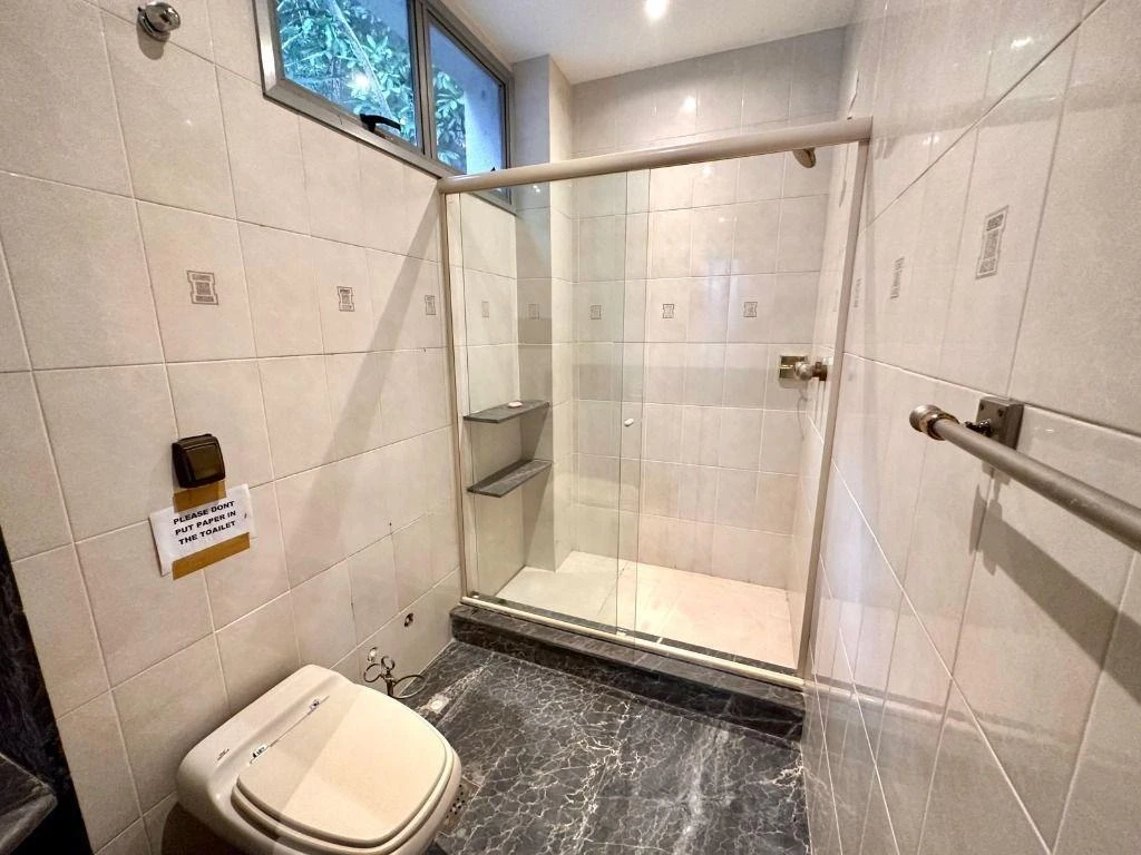 House with 5 bedrooms and 5 bathrooms — photo 41