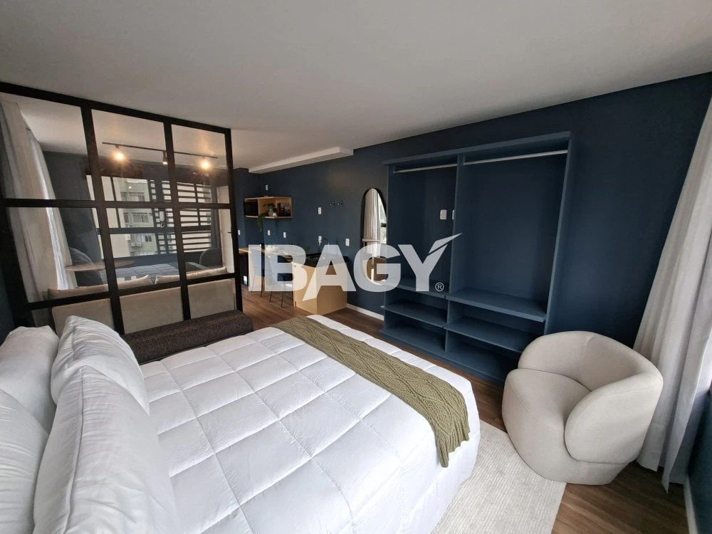 30 m² apartment with 1 bedroom and tall windows — photo 54