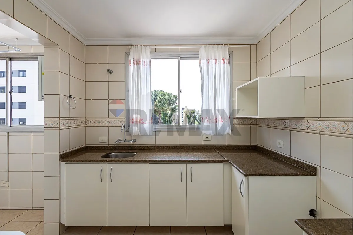 Wood or laminate floors in a 2-bedroom apartment, 70 m² — photo 37
