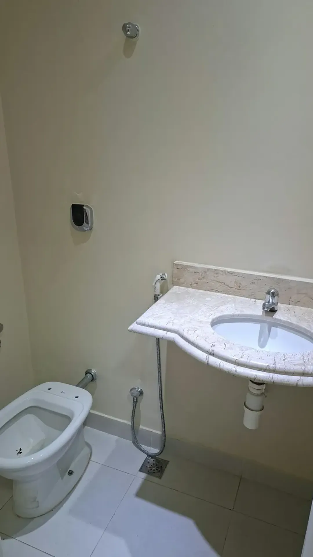 3-bedroom apartment, 1 with its own bathroom, 149 m² — photo 6