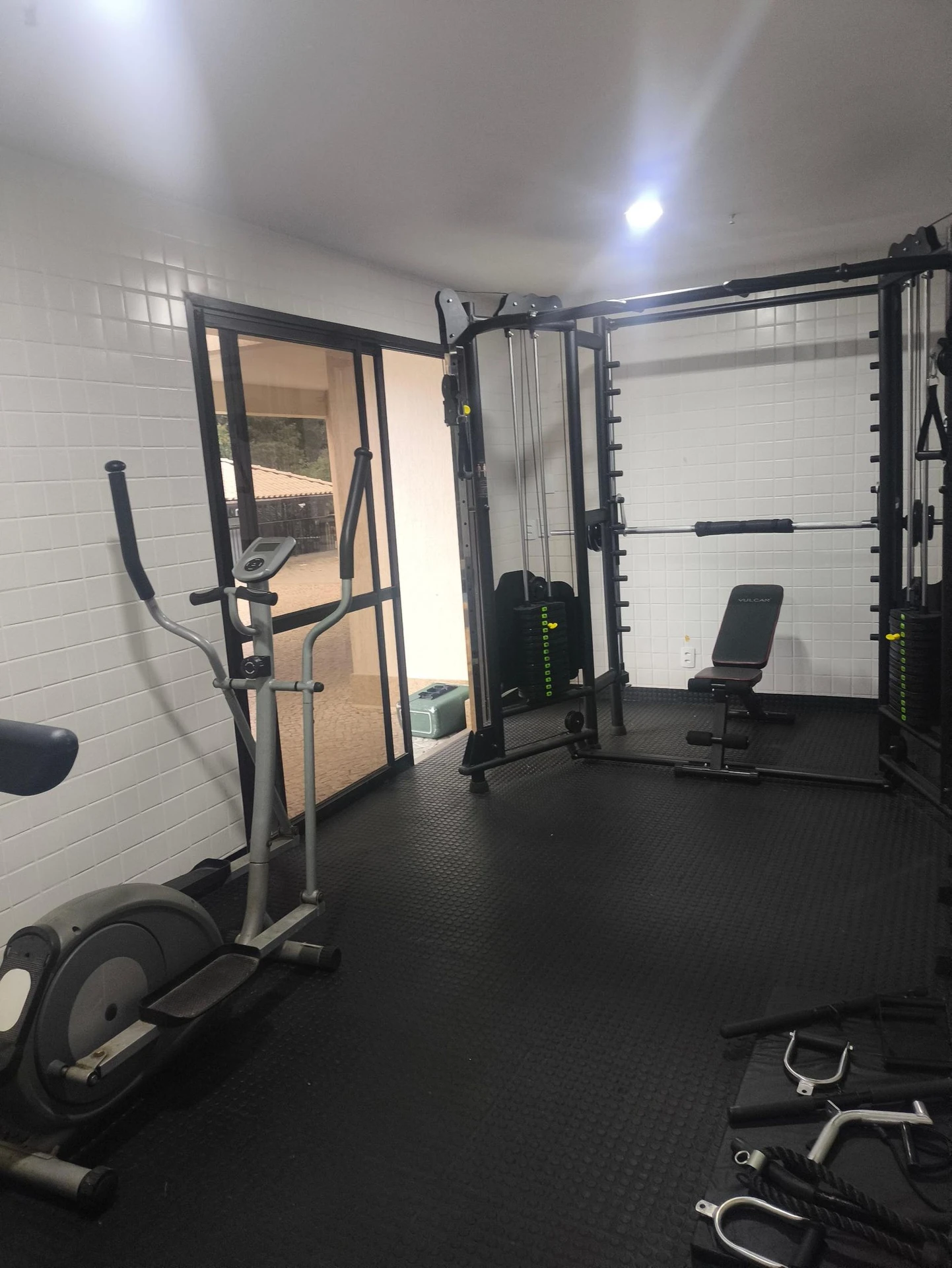 Apartamento mobiliado com 2 quartos e banheiro privativo — photo 33