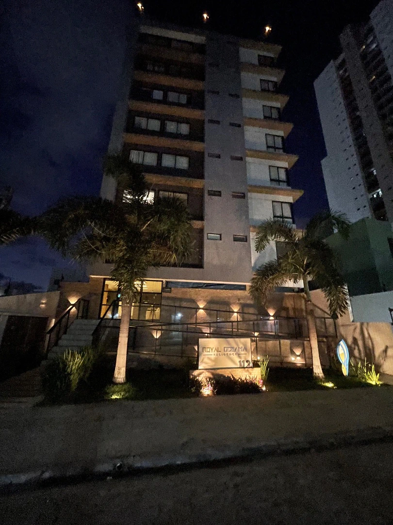 Balcony with a grill in a 3-bedroom apartment, 80 m² — photo 10