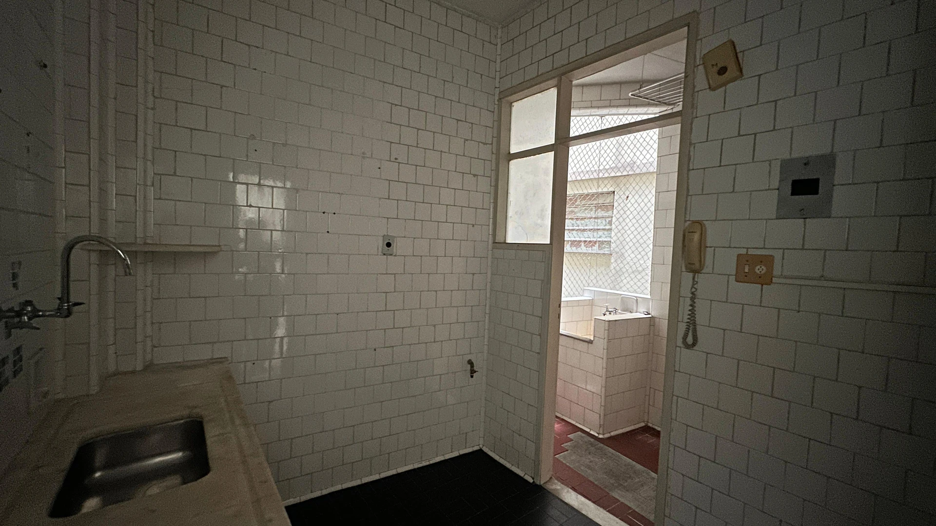 1-bedroom apartment with a separate kitchen and no parking — photo 11