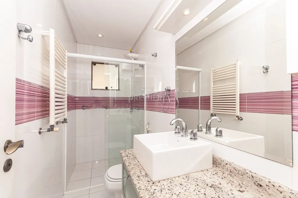 Furnished house with 4 bedrooms across 1167 m² and 8 spots — photo 6