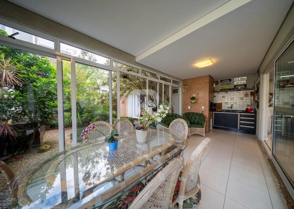 4-bedroom house with a grill on the balcony — photo 30