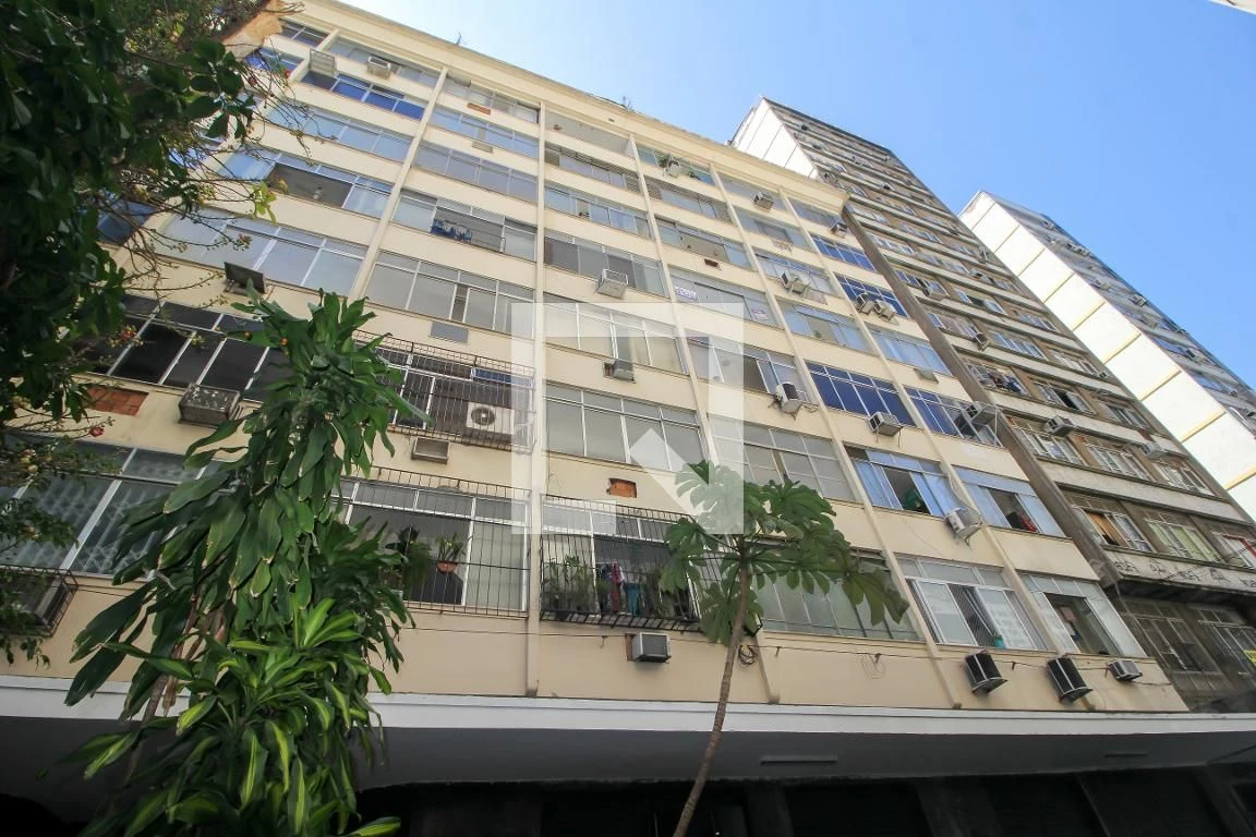 Studio com piso de madeira ou laminado, Saúde — photo 19