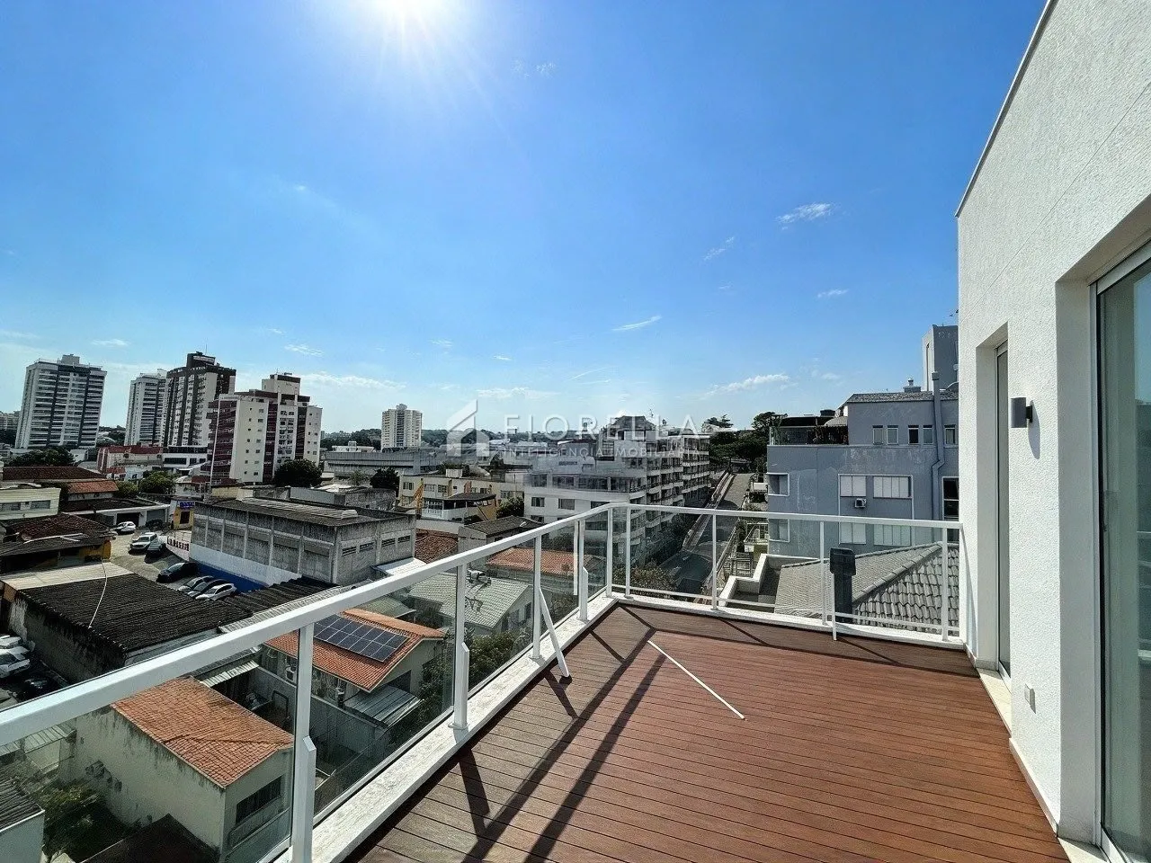Furnished apartment, 184 m², with a glass-enclosed balcony — photo 24