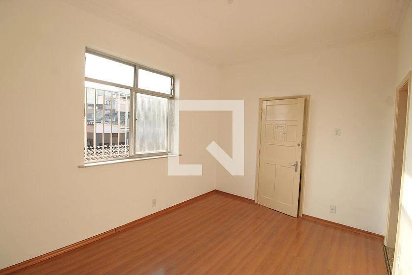 Apartamento com piso de madeira ou laminado, Pilares — photo 24
