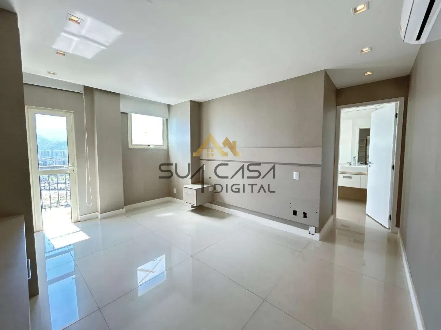 Penthouse with 4 bedrooms and an open-plan kitchen — photo 46