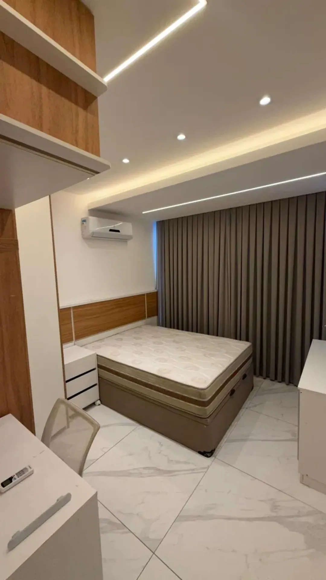 Furnished apartment, 250 m², with floor-to-ceiling windows — photo 4