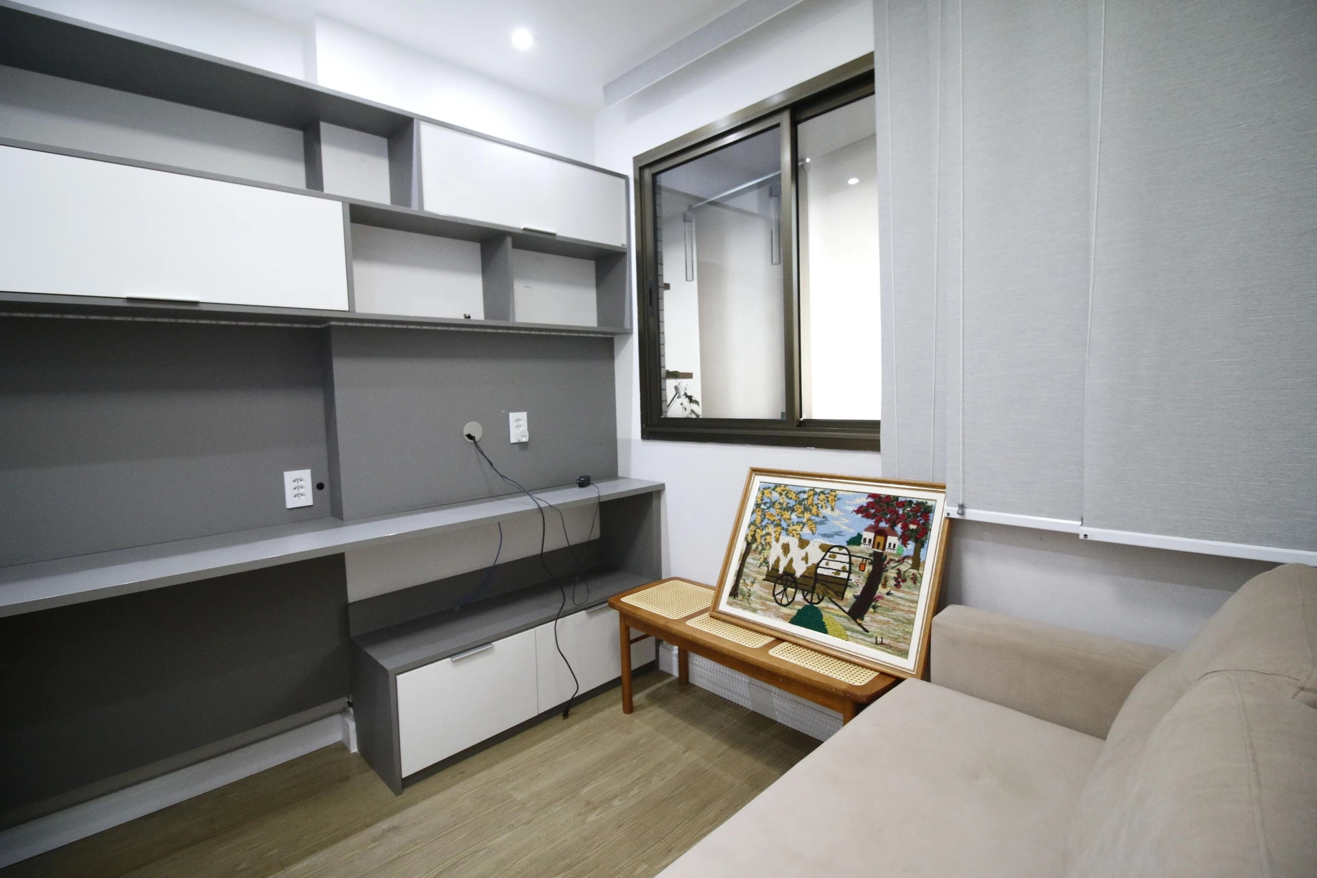 Walk-in closet in a 2-bedroom apartment, 90 m² — photo 22