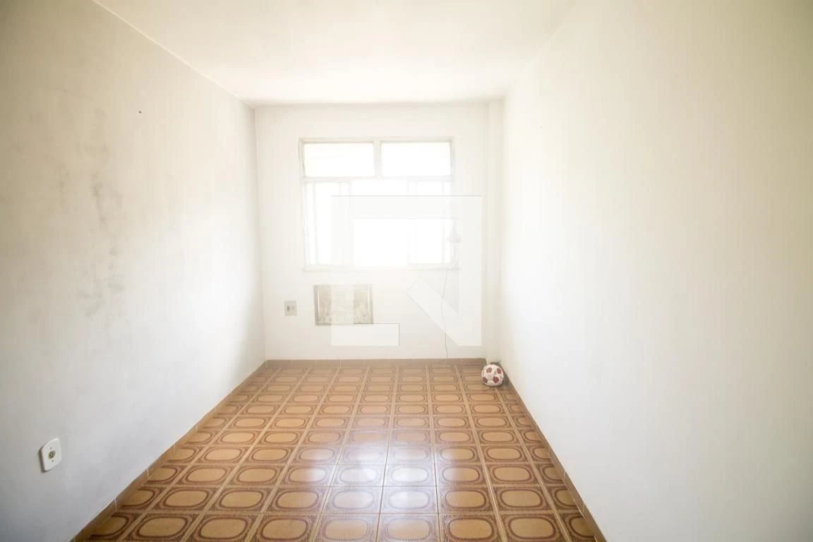 2-bedroom apartment in a building with a pool — photo 34