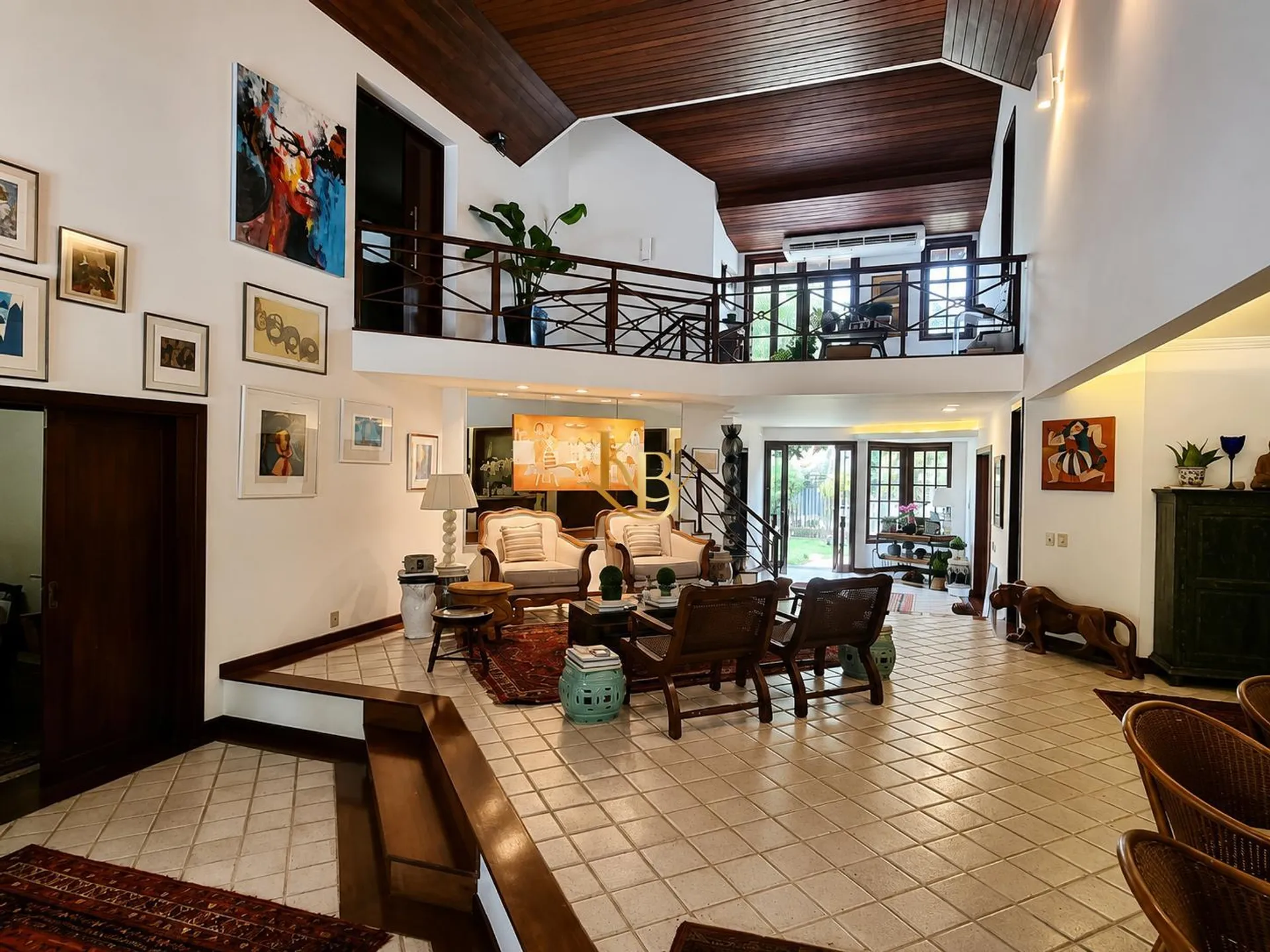 House with 5 bedrooms and a closed separate kitchen — photo 18