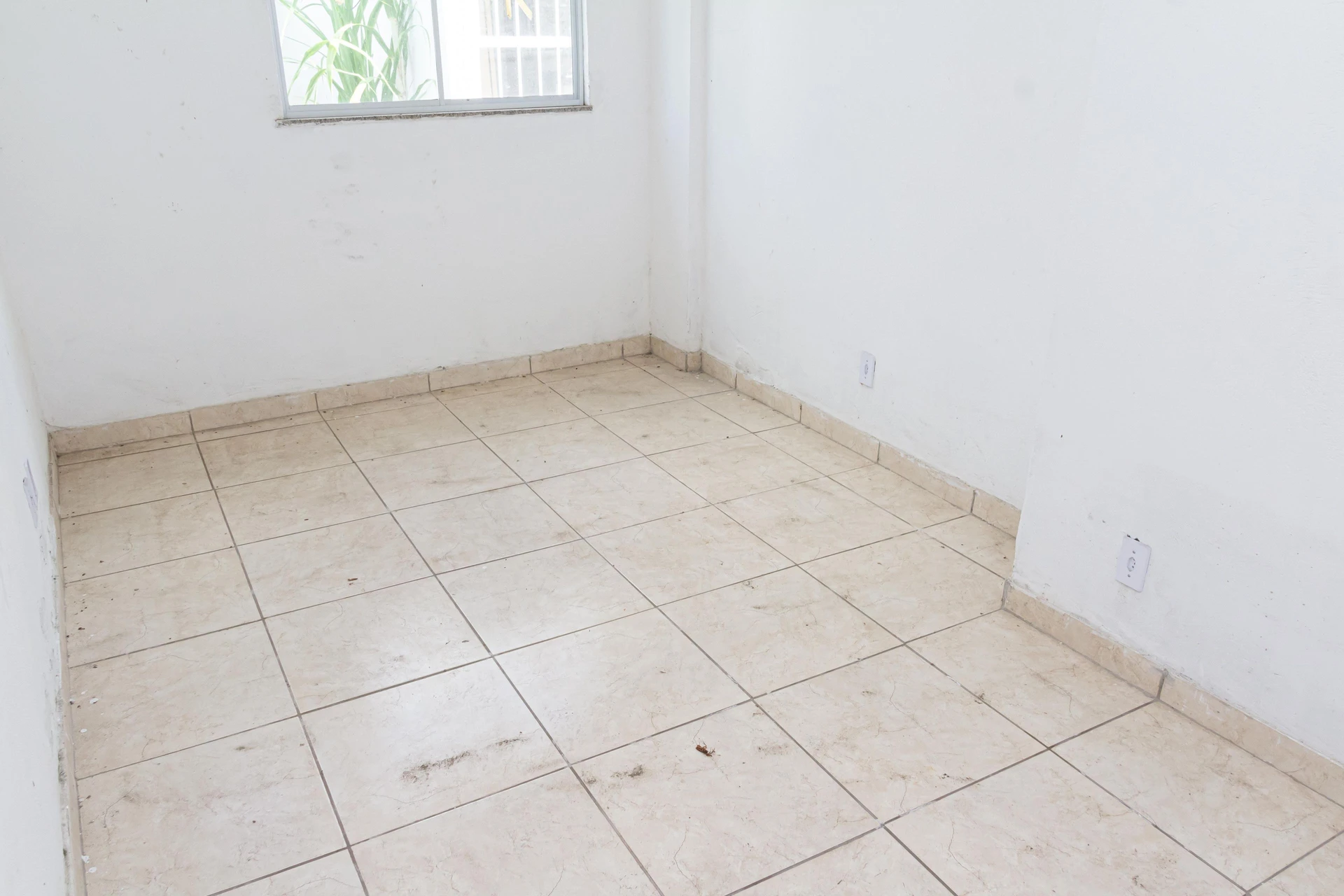 Unfurnished studio rental with private garden and 1 suite — photo 8
