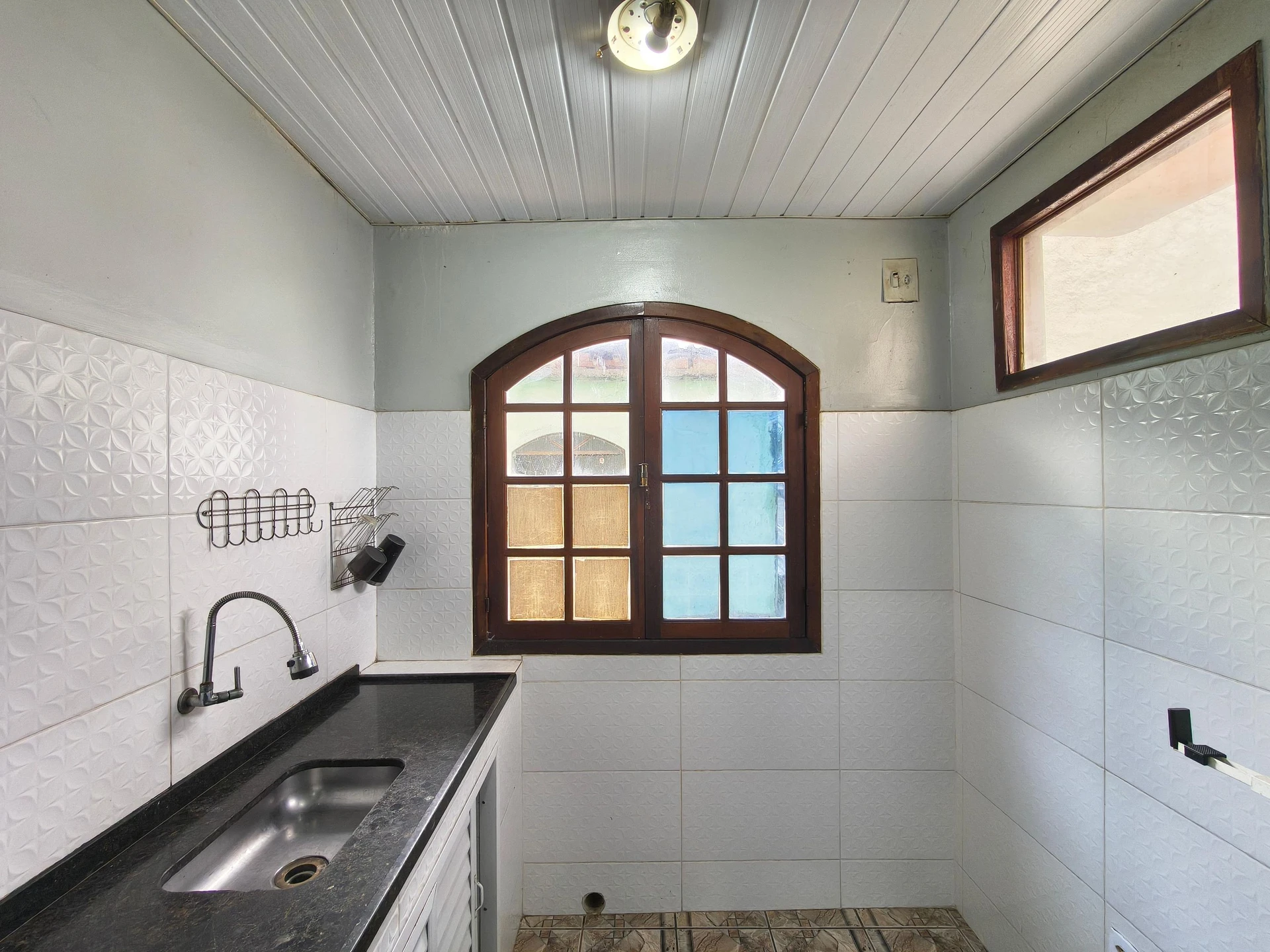 2-bedroom house with floor-to-ceiling windows — photo 15