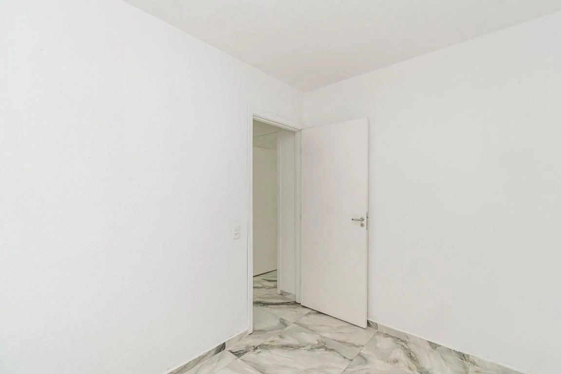 2-bedroom apartment with 1 bathroom, no parking — photo 32