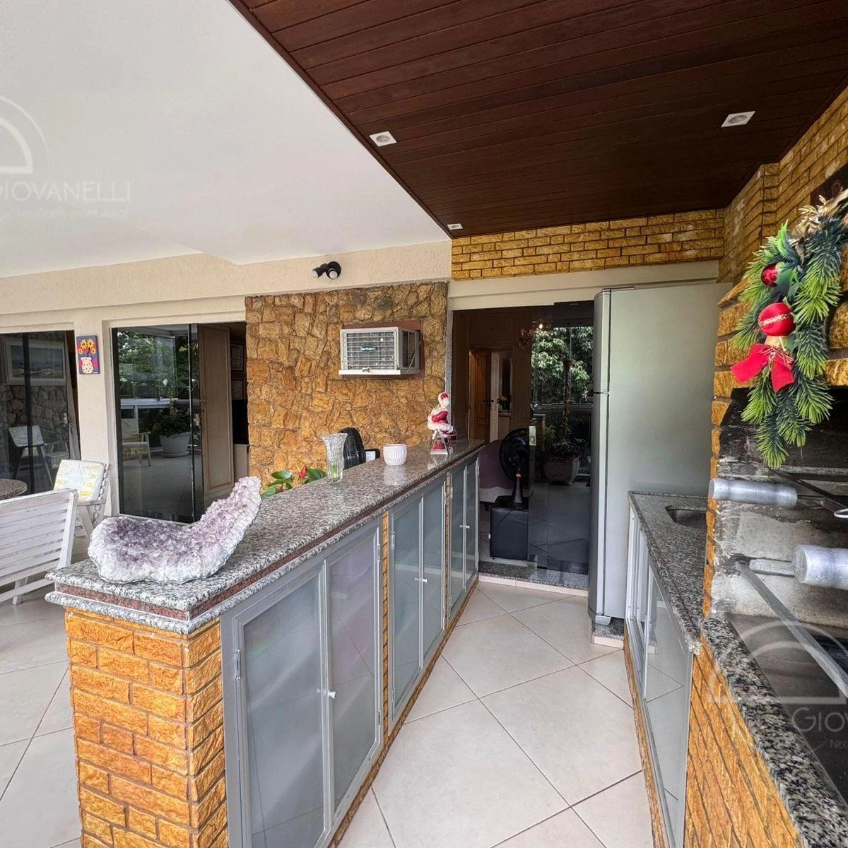 Furnished apartment, 162 m², with a grill on the balcony