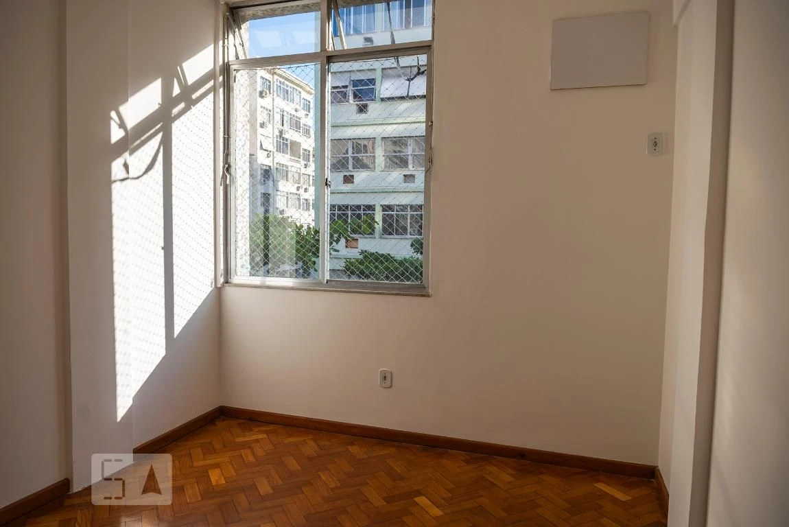 Дерев'яна підлога або ламінат та 1 спальня: квартира 30 м²