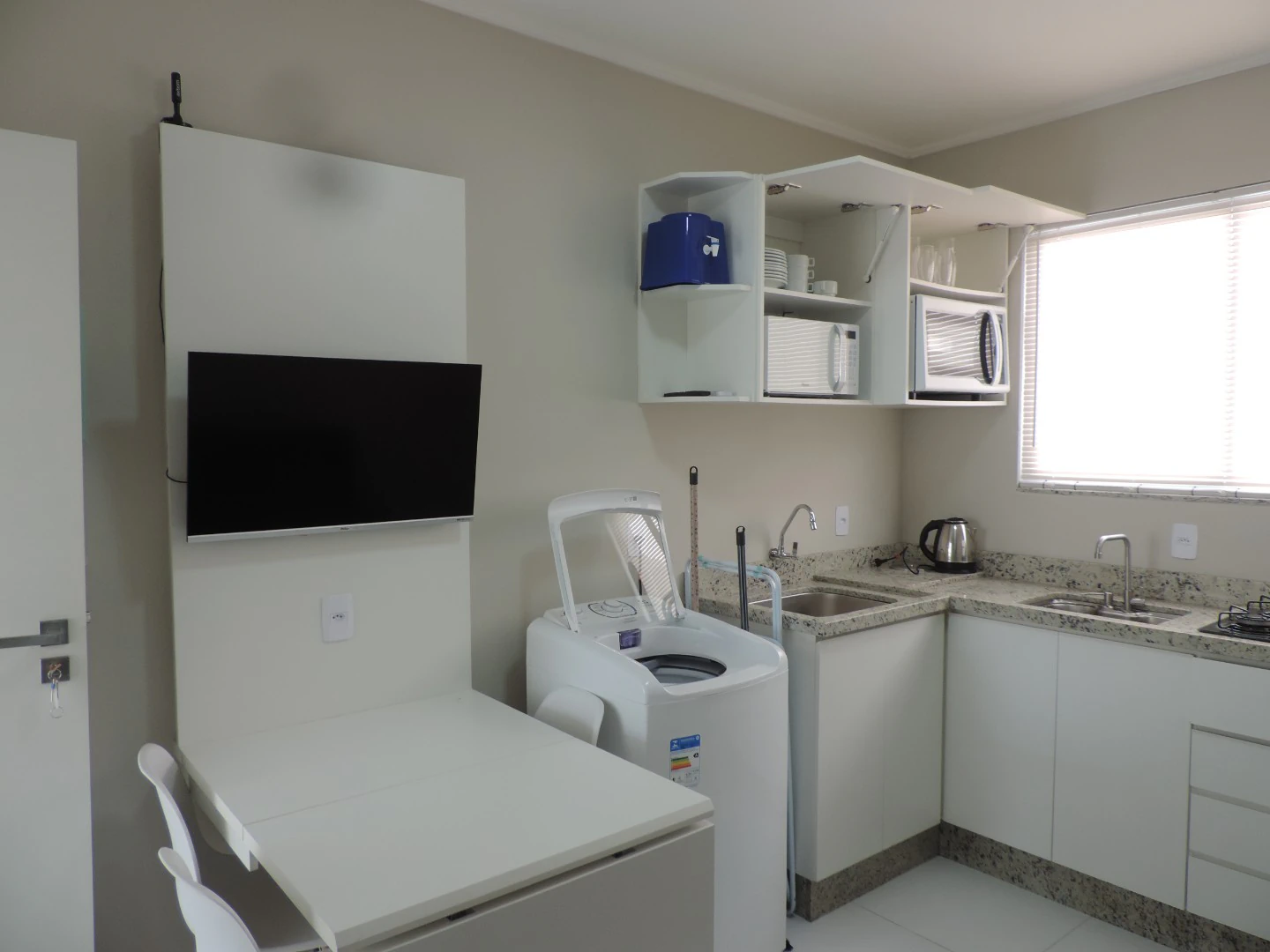Меблированная квартира с 2 спальнями и встроенной кухней — photo 3