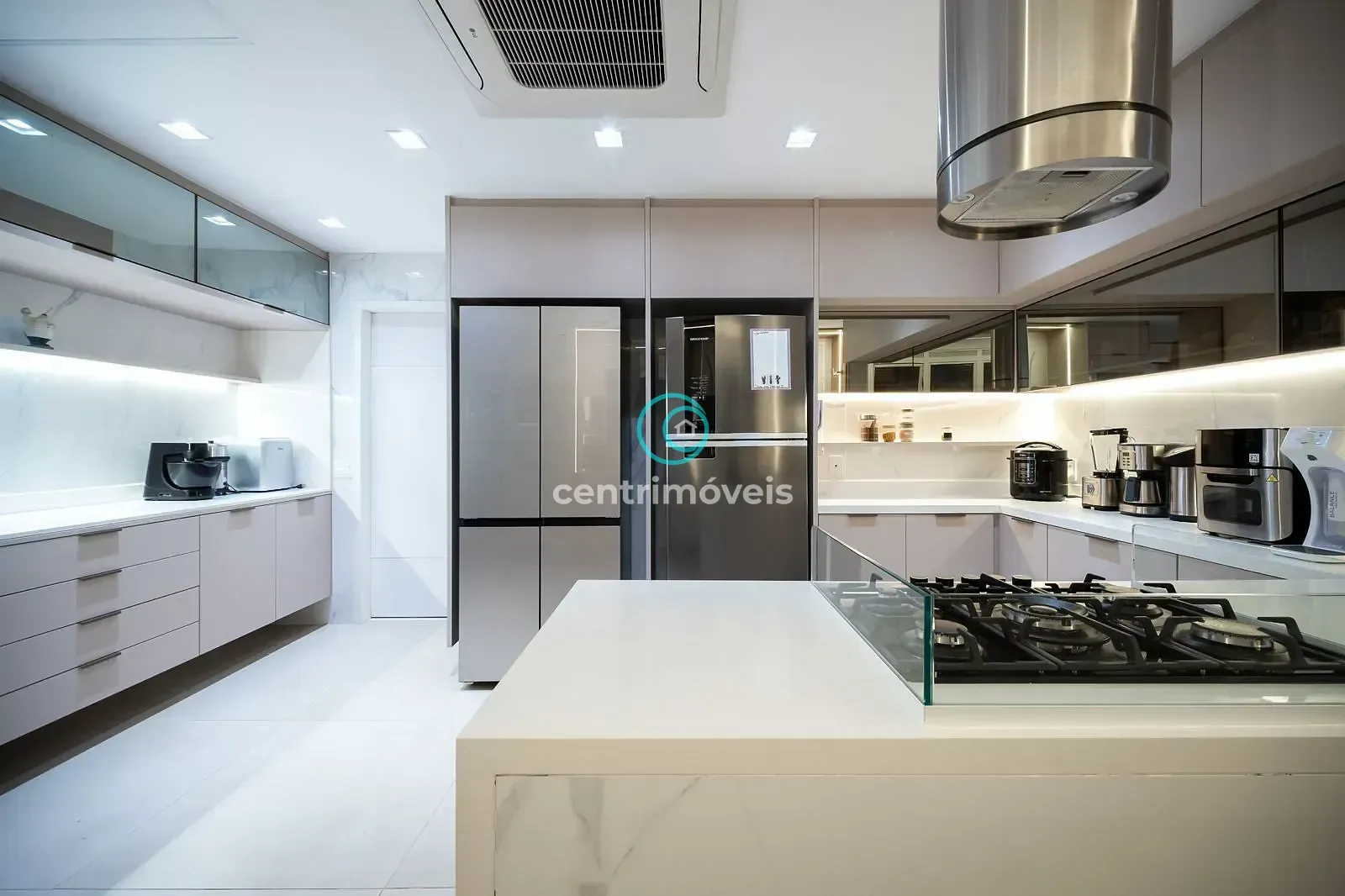 Furnished 266 m² apartment with 4 bedrooms and balcony — photo 18