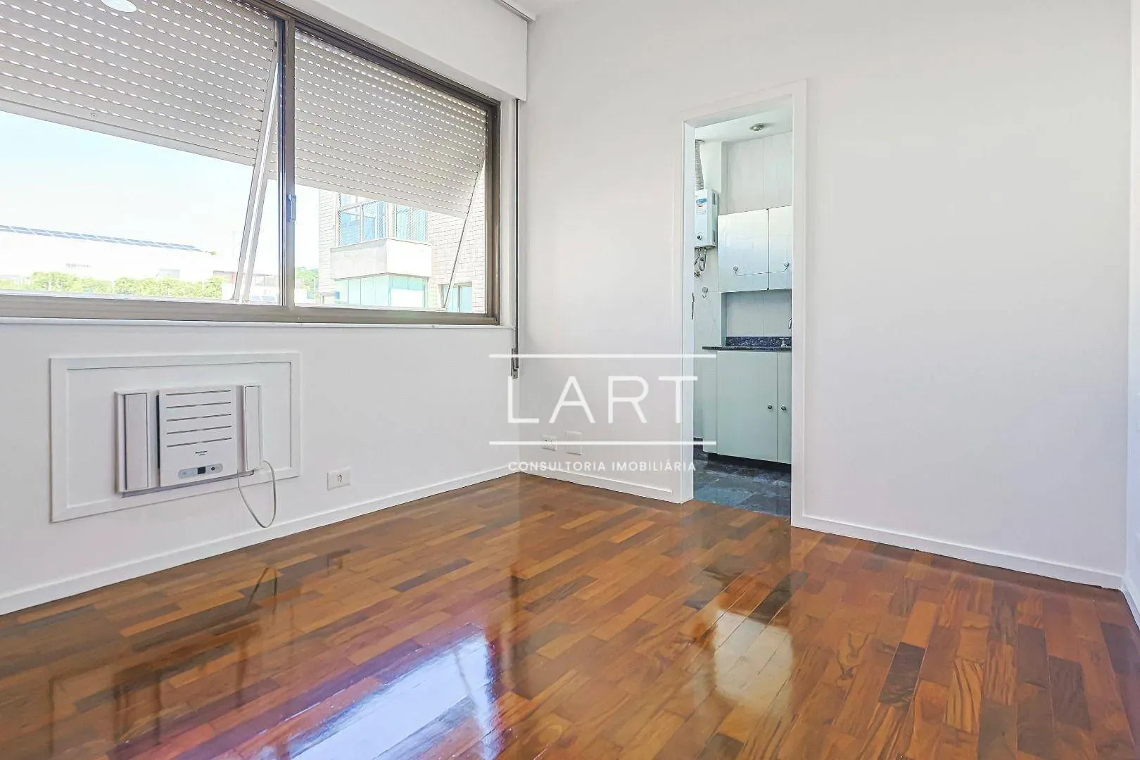 4-bedroom apartment with balcony and 227 m² — photo 23
