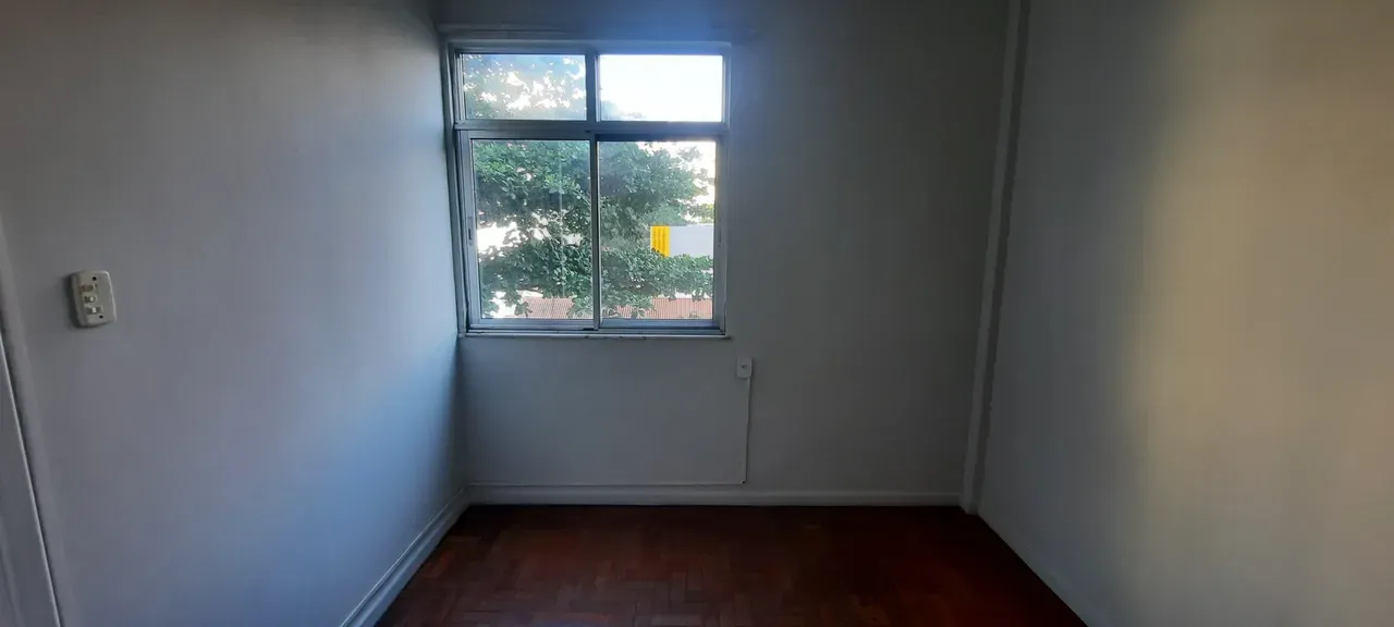 Деревянный пол или ламинат и 1 спальня: квартира 30 м² — photo 15