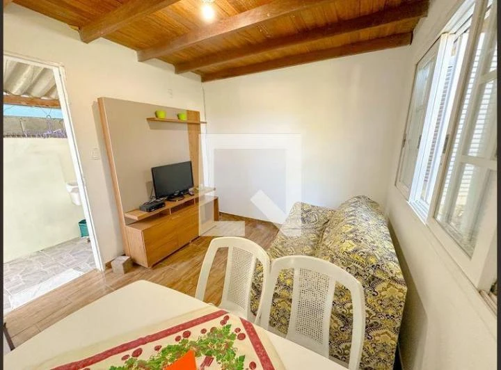 Unfurnished house with 1 bedroom and 2 parking spaces — photo 2