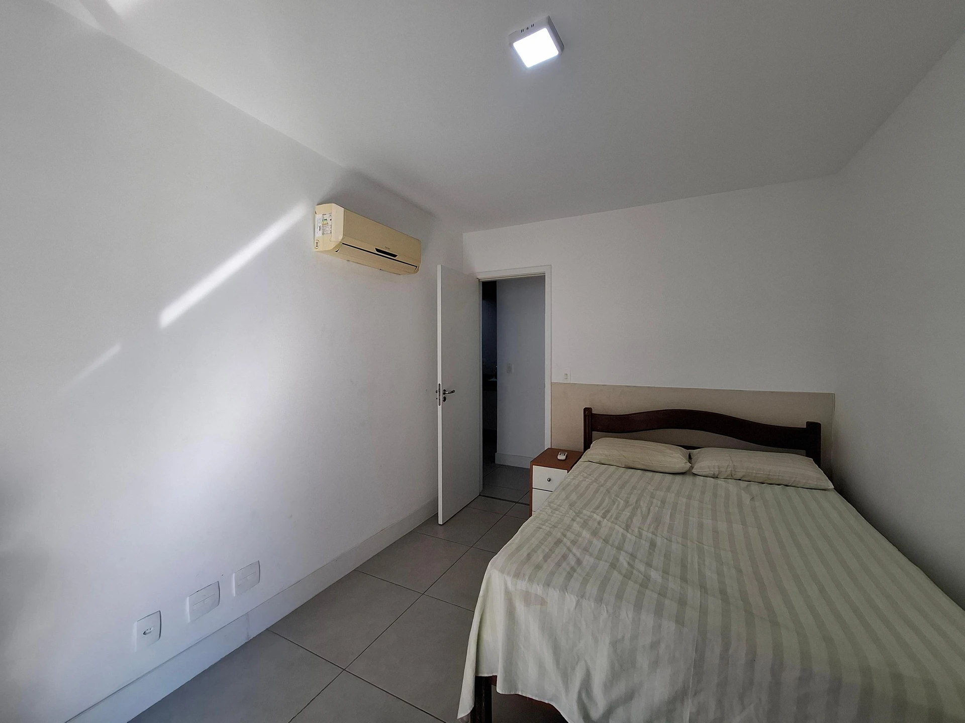Furnished apartment with home office and balcony — photo 31