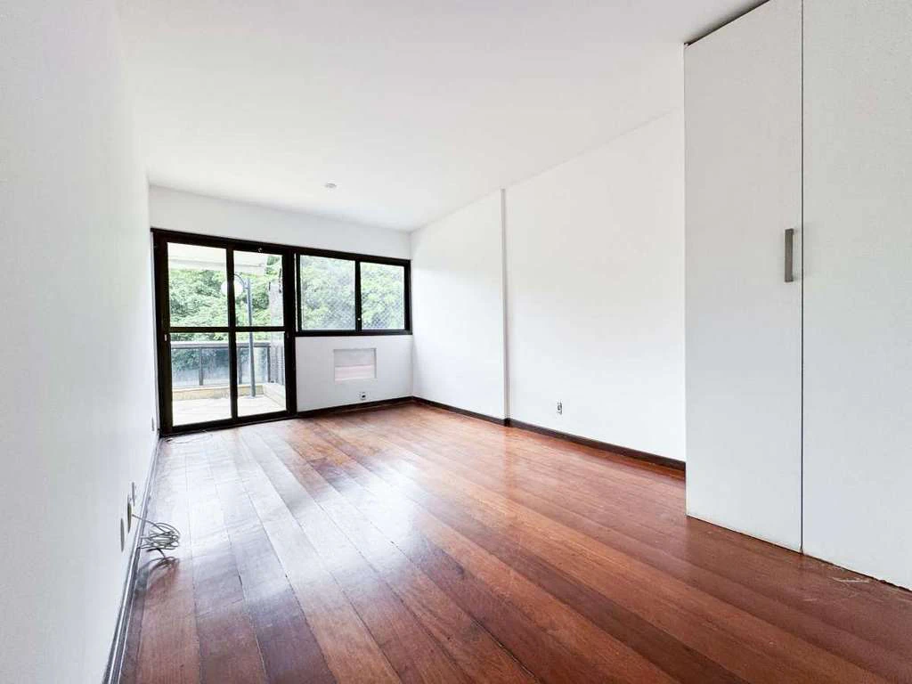 Top-floor apartment with 3 en-suites and 4 baths — photo 6