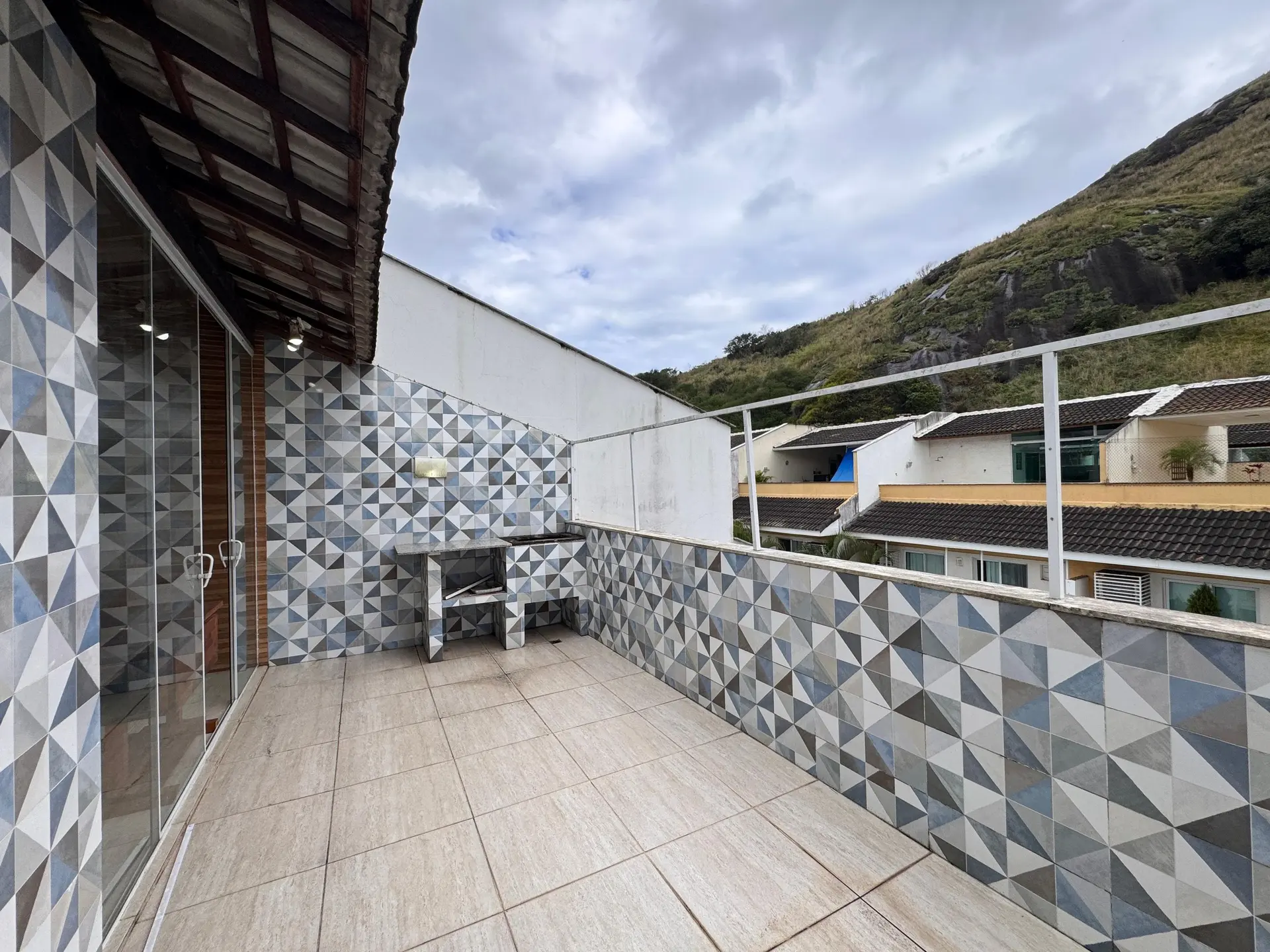 4-bedroom apartment with balcony and private BBQ grill — photo 15