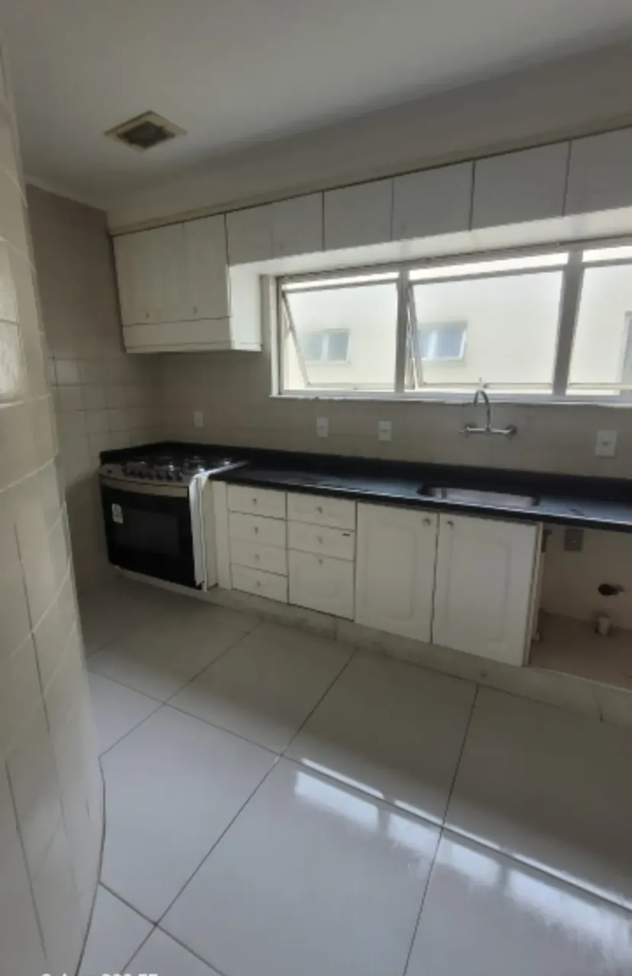 Unfurnished 3-bedroom apartment with 3 bathrooms — photo 19