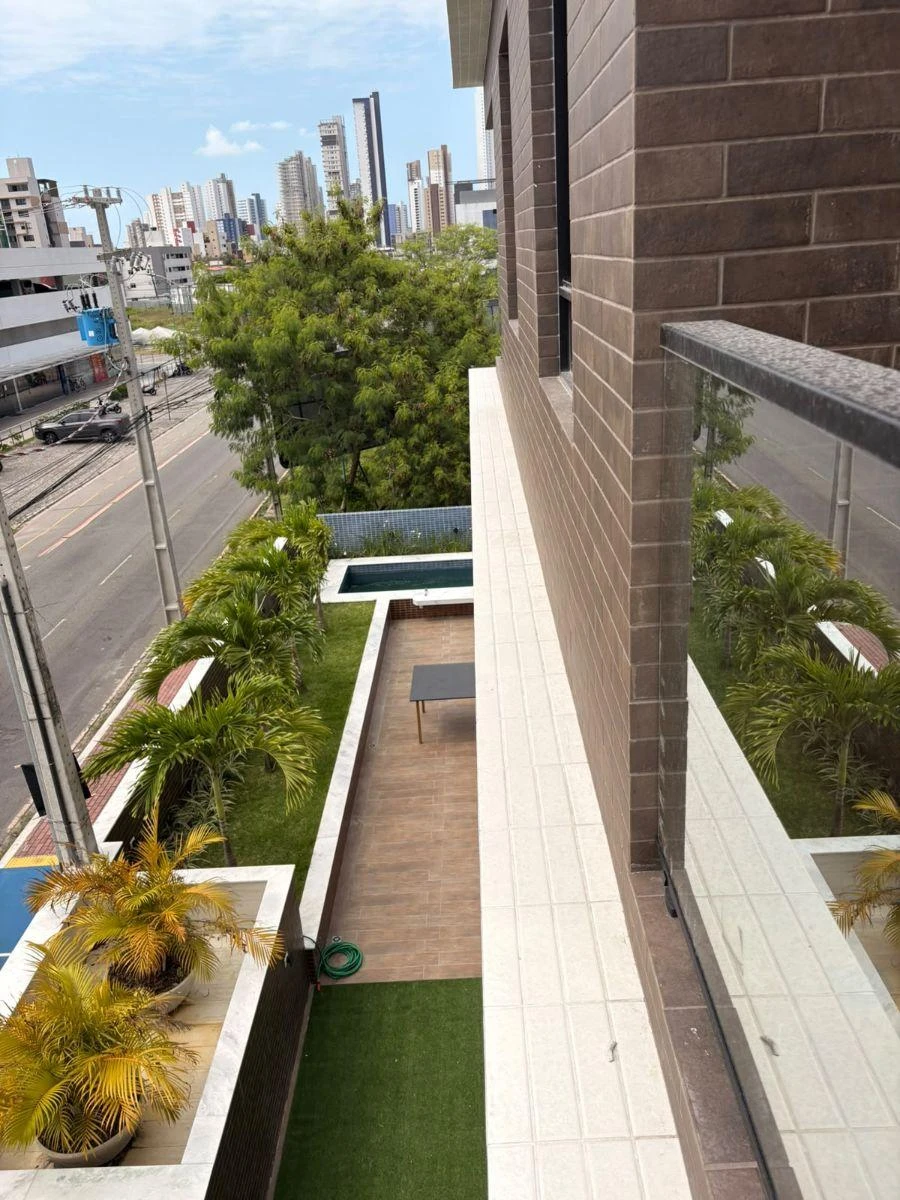 2-bedroom apartment with a glass-enclosed balcony — photo 5
