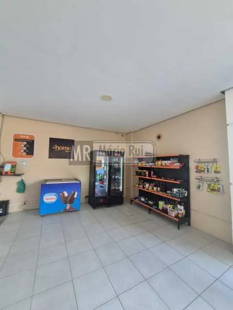 4-bedroom apartment with a closed-off kitchen — photo 20