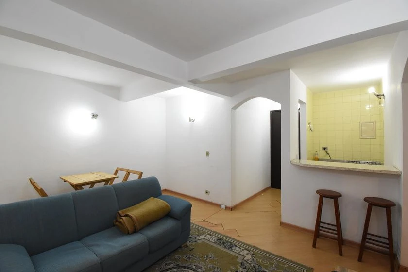 1-bedroom apartment with open-plan kitchen and gas stove — photo 7