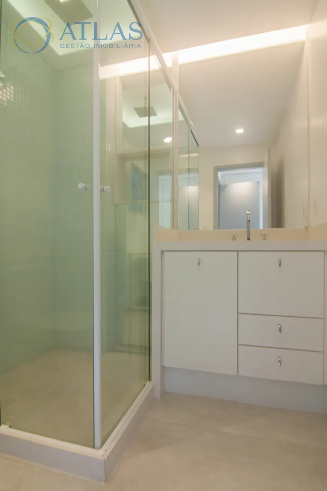 Apartamento, 90 m², com janelas do piso ao teto — photo 7