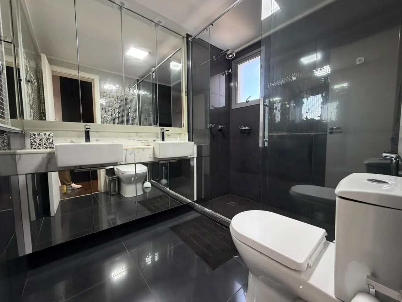 Floor-to-ceiling windows in a 3-bedroom apartment, 133 m² — photo 31