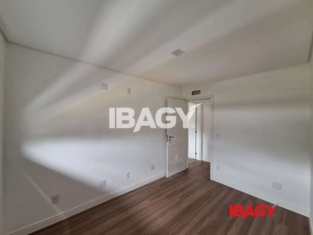 2-bedroom apartment with 2 bathrooms and parking — photo 10