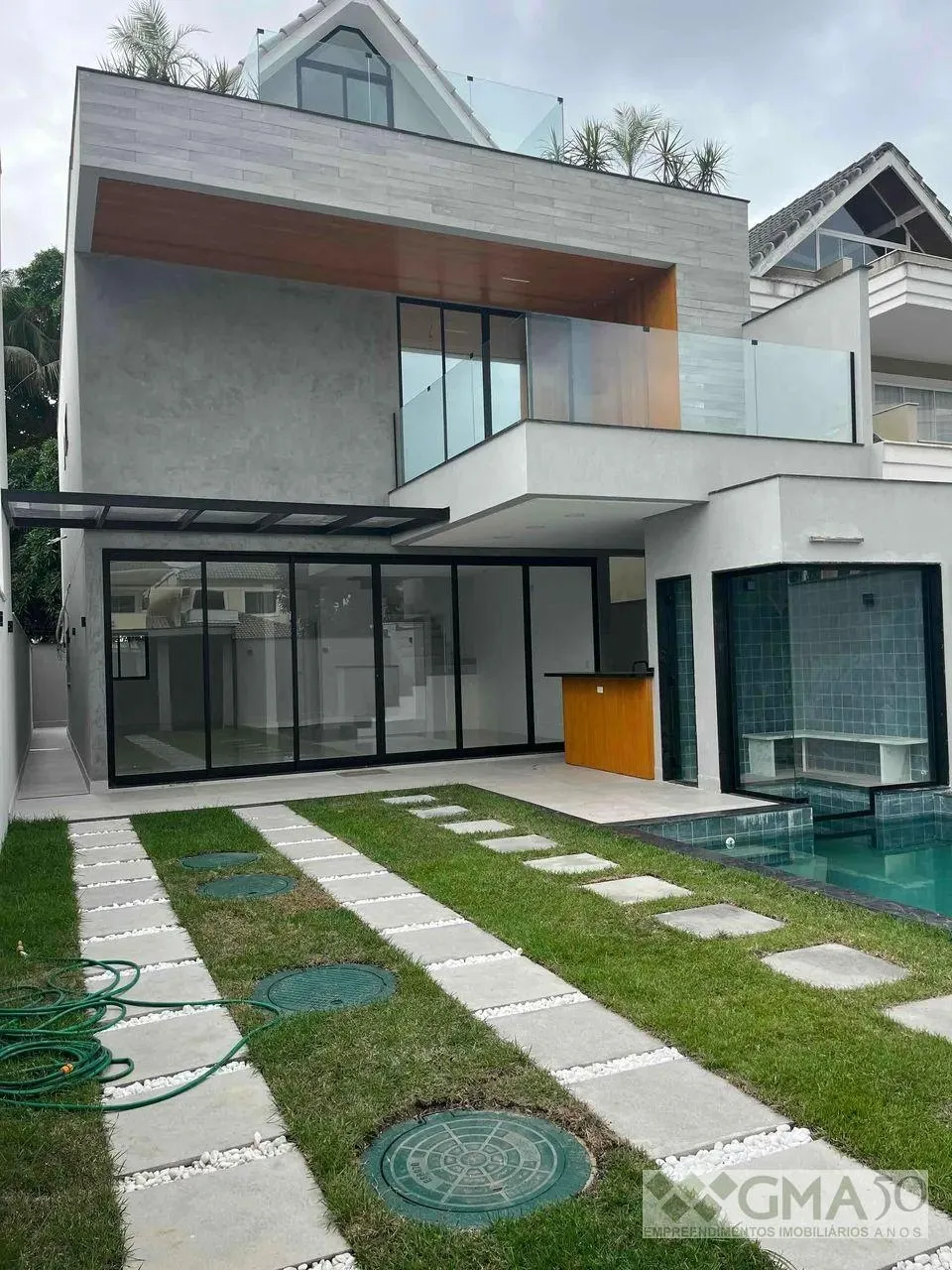 Unfurnished house with open-plan kitchen and 3 parking spots — photo 5