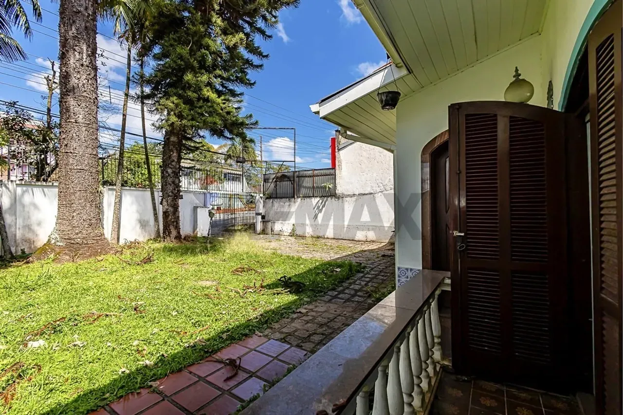 House with 3 bedrooms, 1 en-suite and private garden 309 m² — photo 38