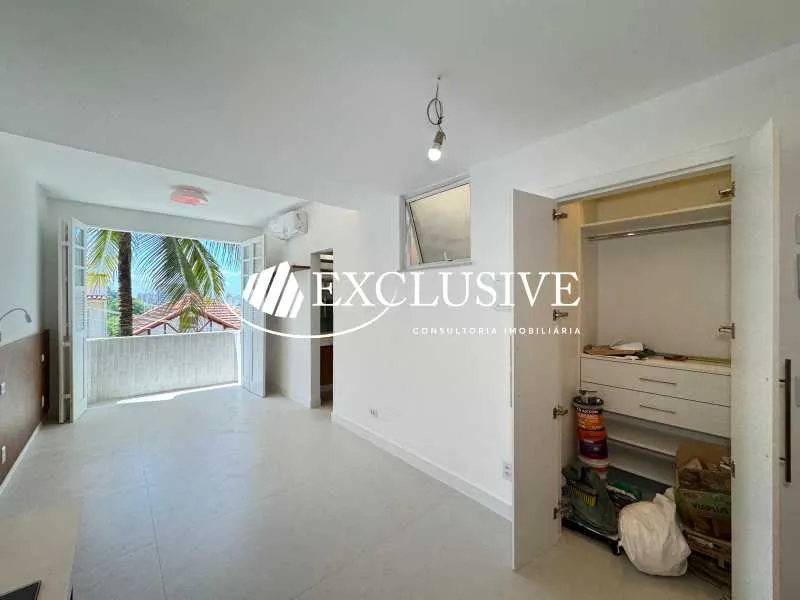 One-bedroom apartment with a mountain view — photo 7