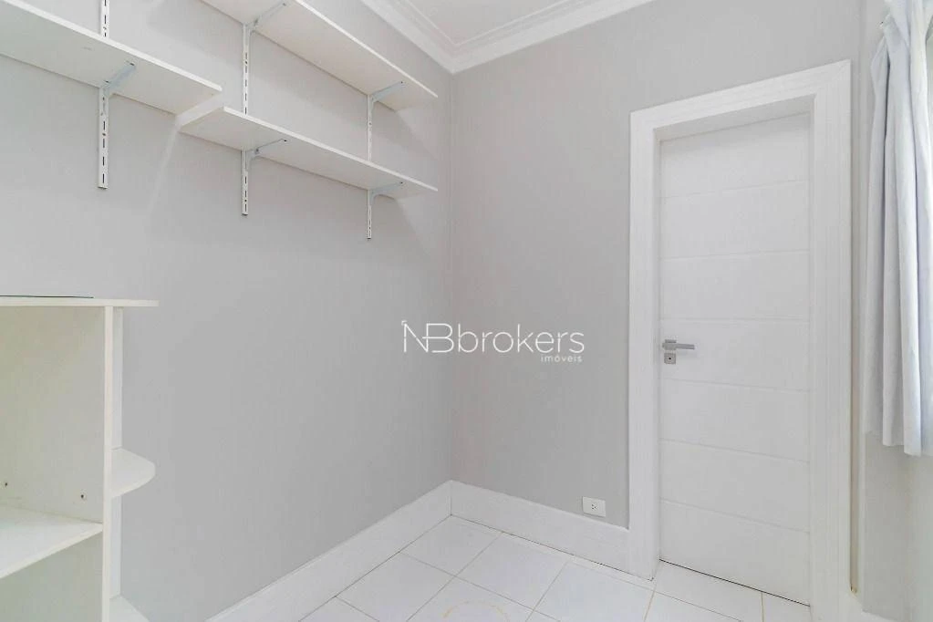 444 m² house with 4 bedrooms, private garden and parking — photo 23