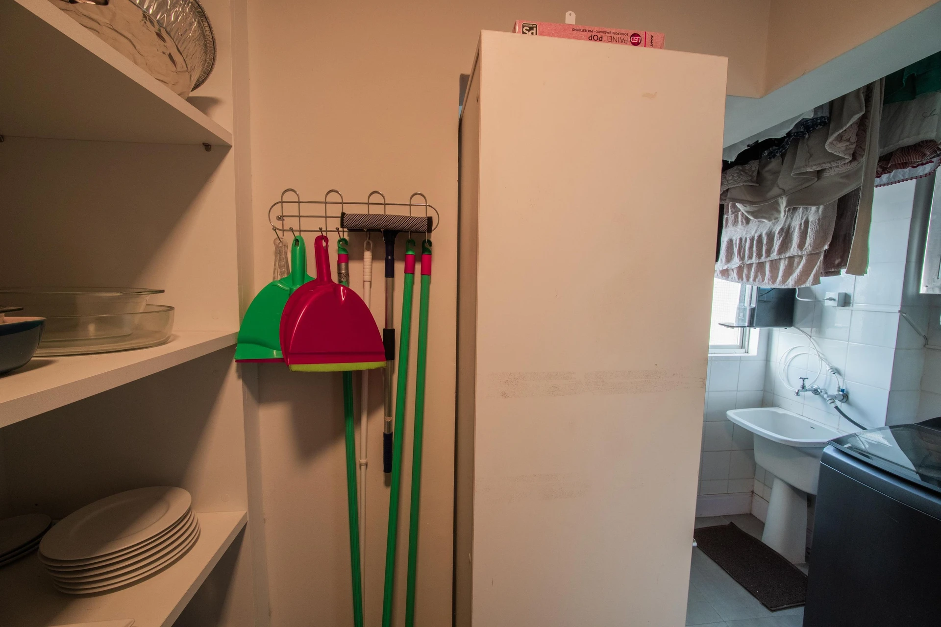Walk-in closet in a 2-bedroom apartment, 91 m² — photo 48