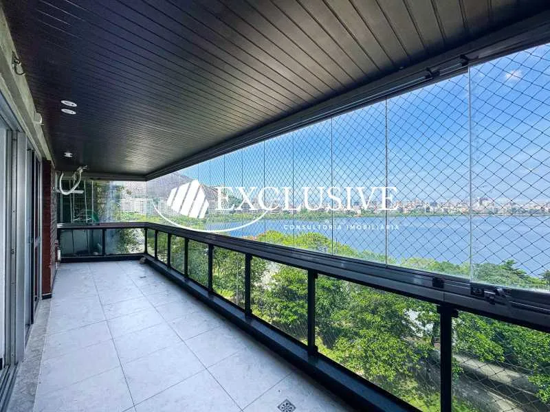 Residential apartment with 4 bedrooms and enclosed balcony — photo 2