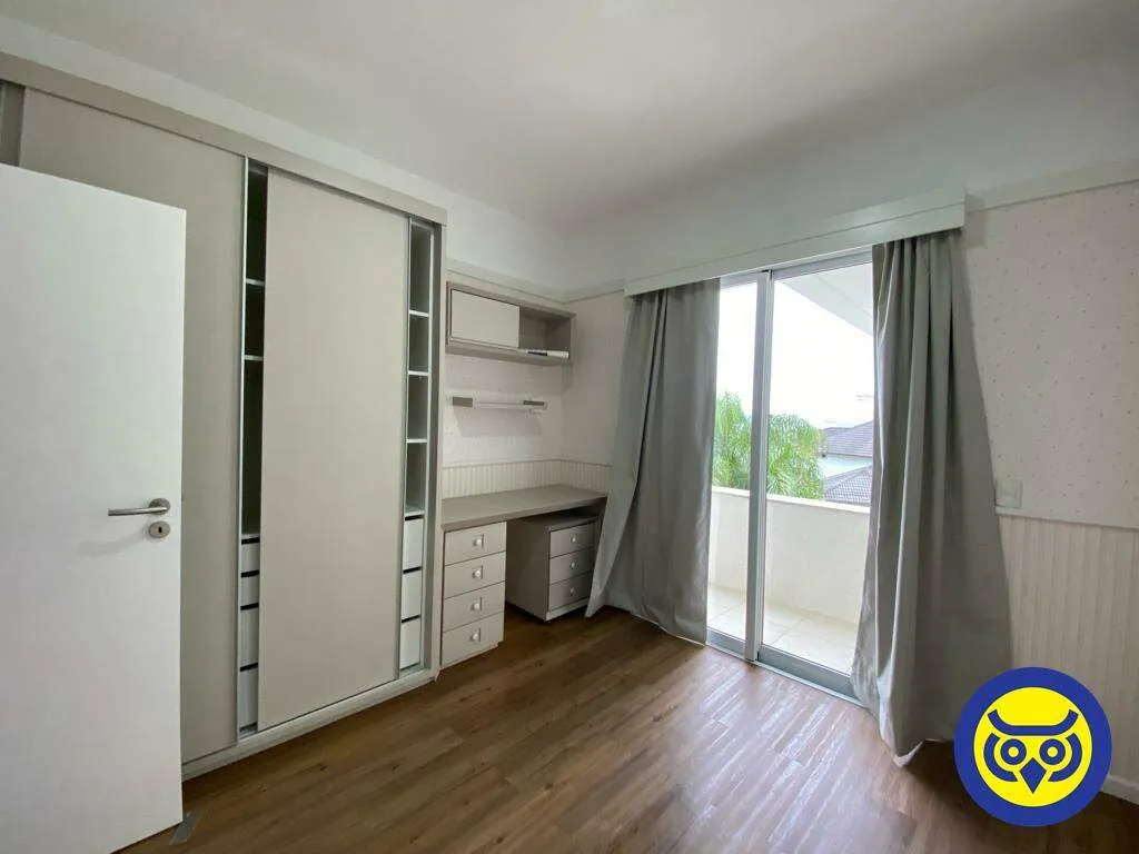 3-bedroom house with a water view — photo 21