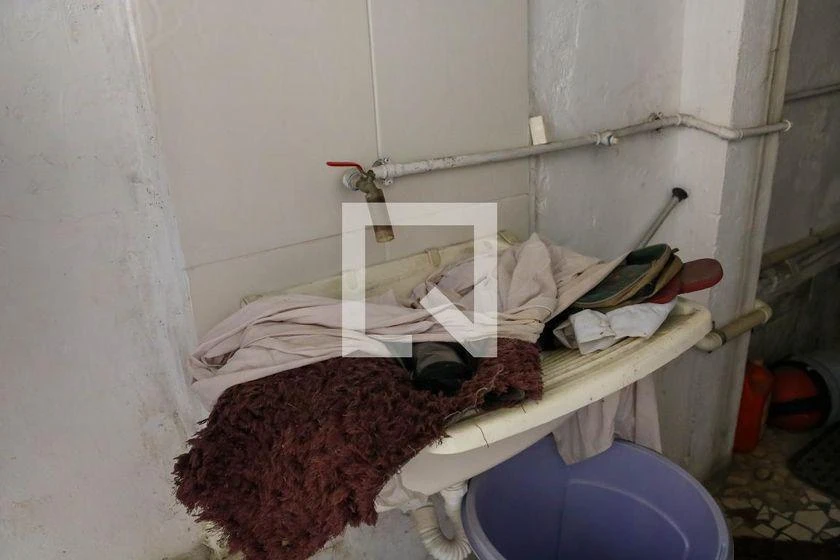 2-bedroom house with a bathtub — photo 30