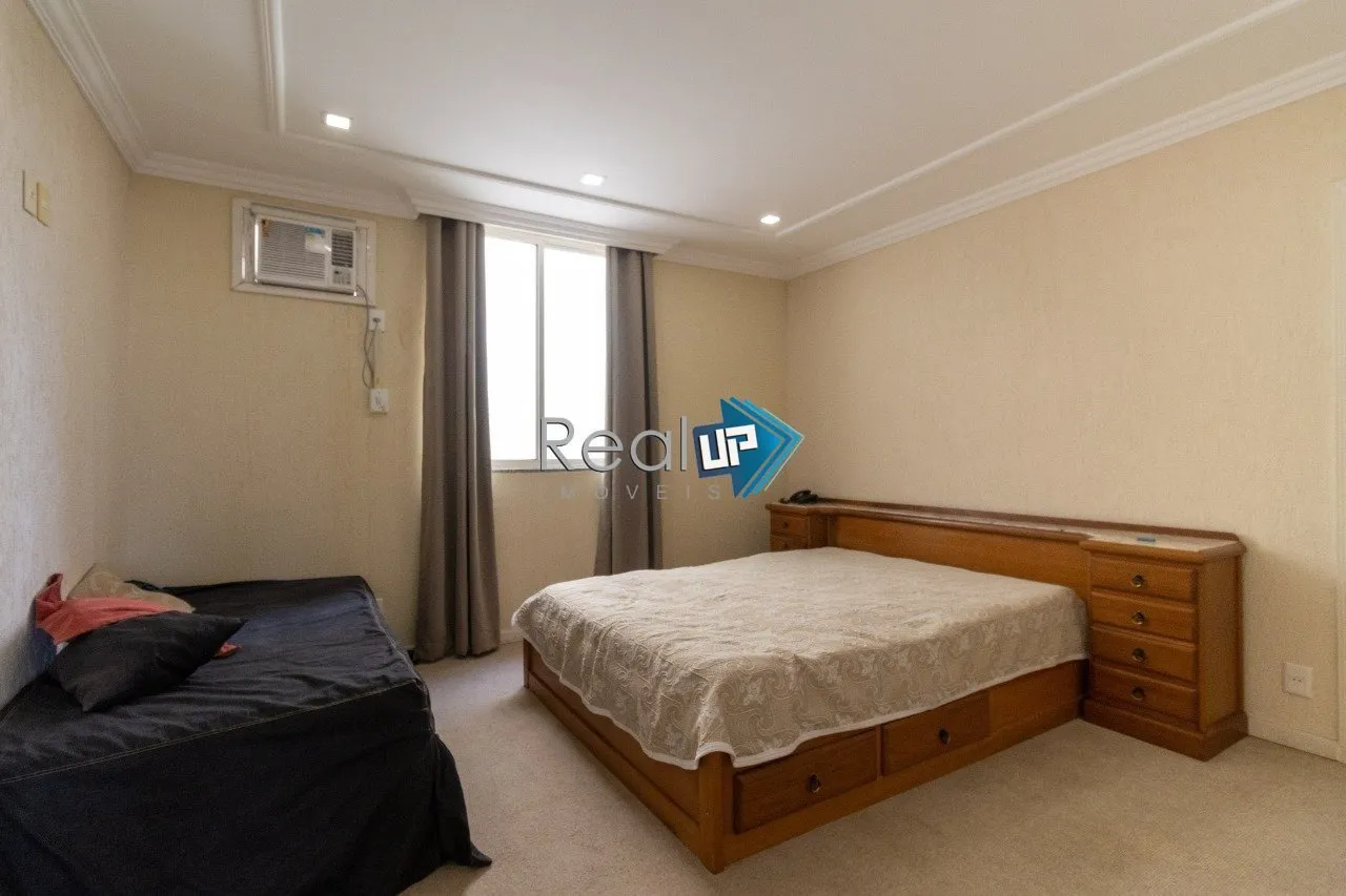 Condominium house with 5 bedrooms and 1081 m² plus laundry — photo 48
