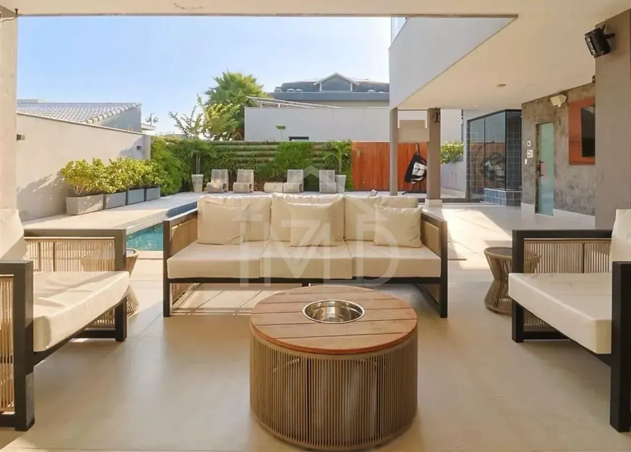 House with 5 bedrooms and 5 bathrooms, 850 m² — photo 3