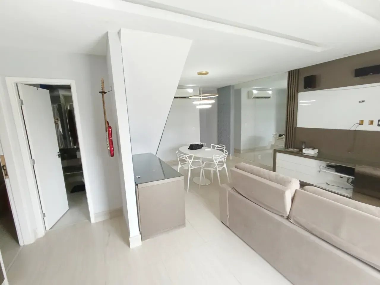 Apartamento com cozinha fechada e 4 banheiros — photo 13