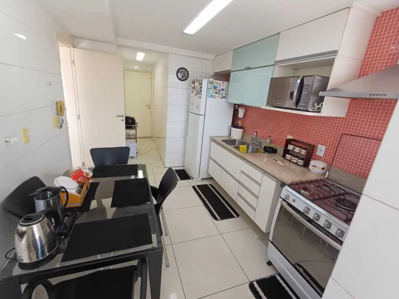 Furnished apartment with 3 bedrooms and 4 bathrooms — photo 11